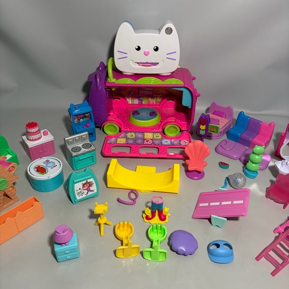 Gabby’s Dollhouse 81 Piece Lot Figures Accessories Playset Toys